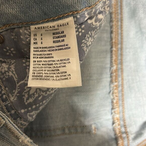 American Eagle Outfitters Mom Blue Mist Distressed Mom Jeans(Size 6Regular) - Picture 7 of 12